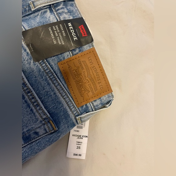 Levi’s Wedgie Icon Fit NWT - Picture 4 of 4
